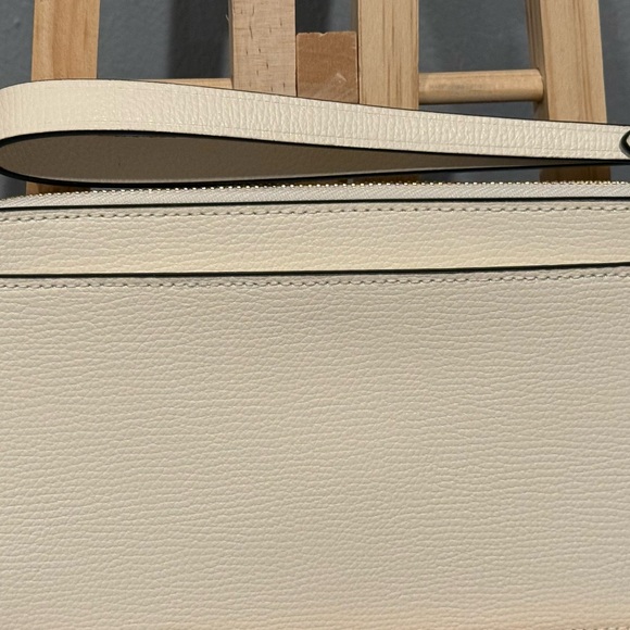 Kate Spade New York Lucy Applique Medium L-Zip Wristlet - Picture 8 of 10